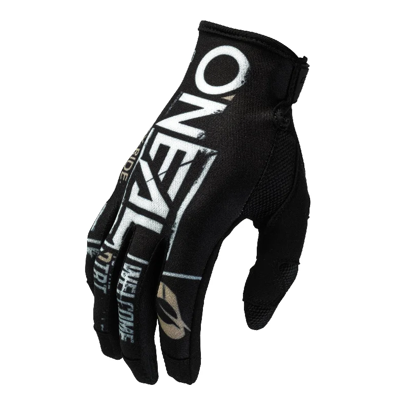 glove for chic vibe-  Mayhem Attack V.3 Glove Black/White